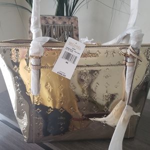 Michael Kors Signature Purse!!!